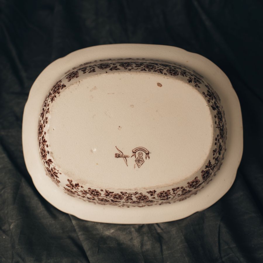 A photo of the bottom of a Vintage Ridgway Hawthornden Serving bowl showing the branding